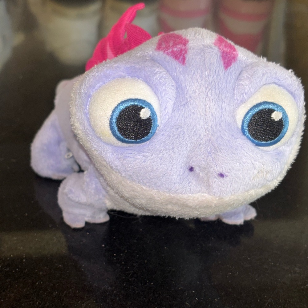 Disney Frozen 2 Walk & Glow Bruni The Salamander plush toy - Picture 2 of 6
